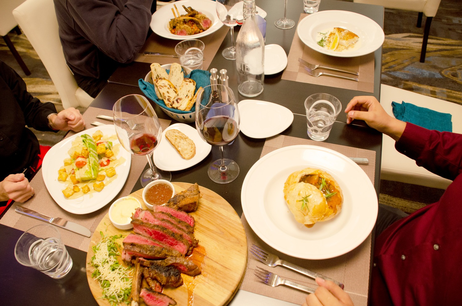 The Pointe - View of guests at table enjoying their meals